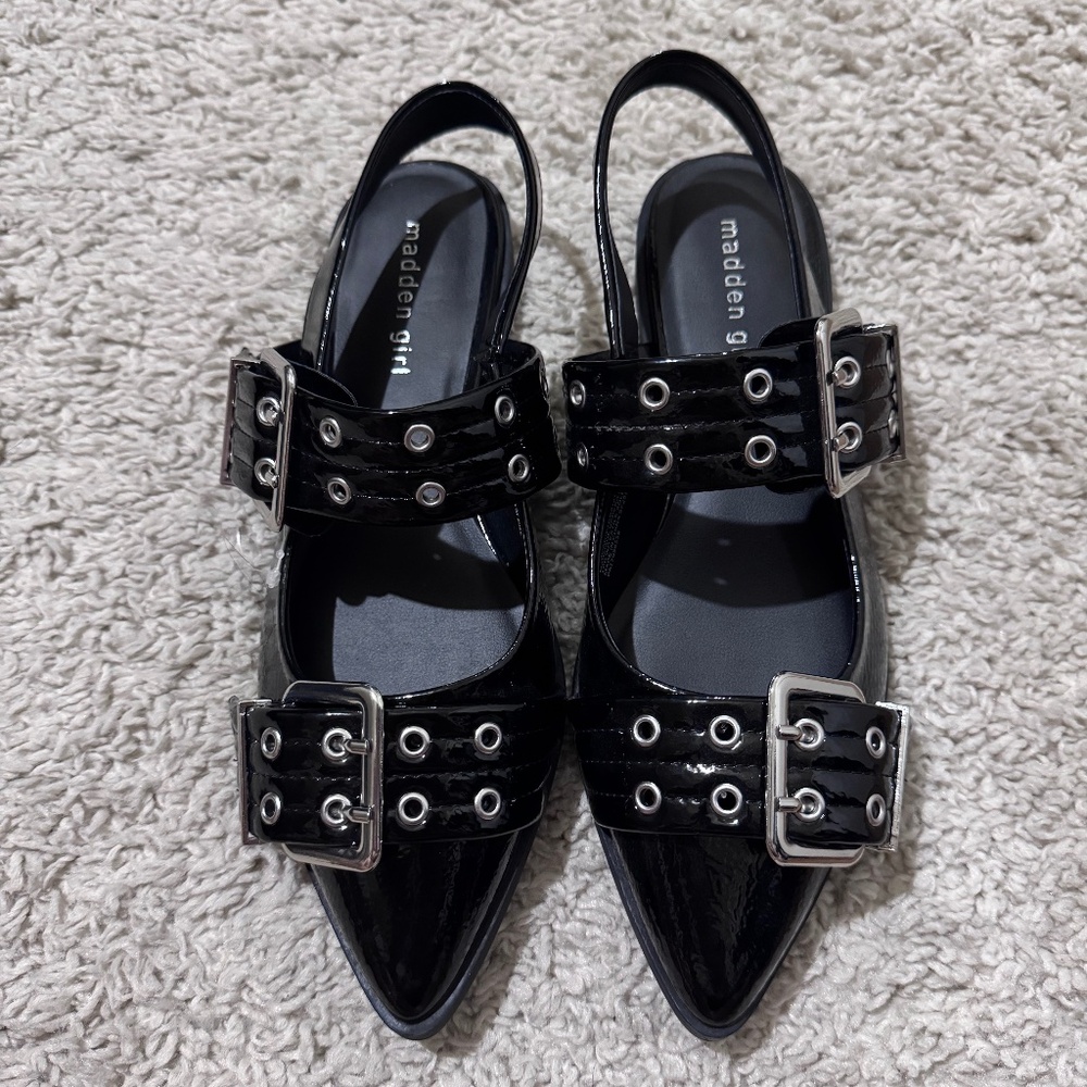 Pointed Buckle Flats